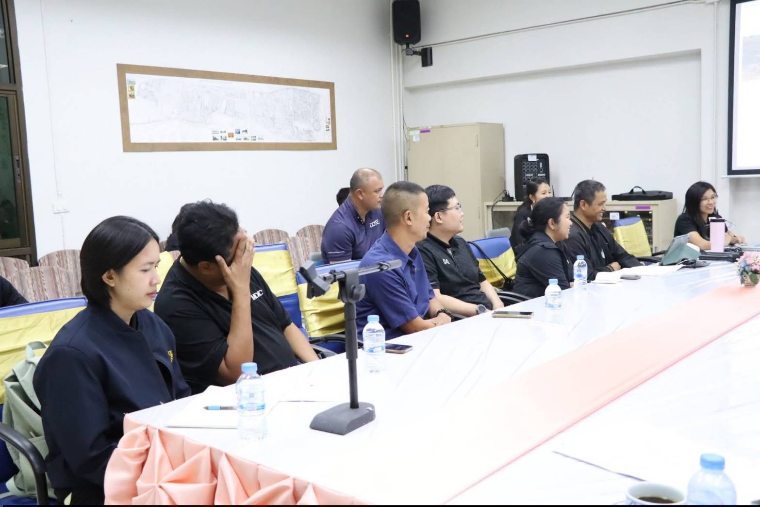 title - สำนักแผนงานและโครงการพิเศษ กระทรวงเกษตรและสหกรณ์ ร่วมกับผู้แทนหน่วยงานภายในสังกัดกระทรวงเกษตรและสหกรณ์ ประชุมติดตามความคืบหน้าและลงพื้นที่แปลงนาภายในศูนย์ส่งเสริมและพัฒนาอาชีพเสริมนอกภาคการเกษตร